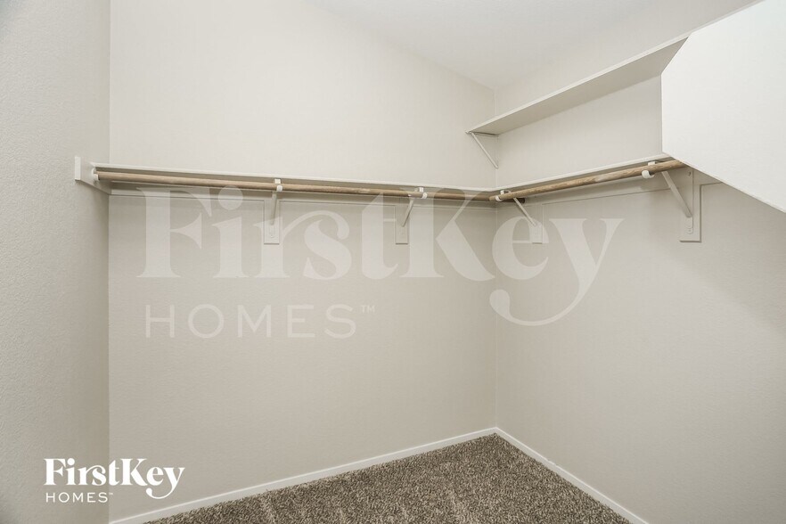 Building Photo - 528 E Brown Breeches Ave
