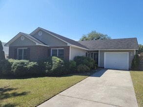 Building Photo - Newly Renovated 3 Bedroom, 2 Bath Ranch Home. Minutes from Shopping & Restaurants!