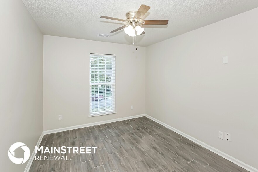 Building Photo - 3330 Crescent Knoll Dr