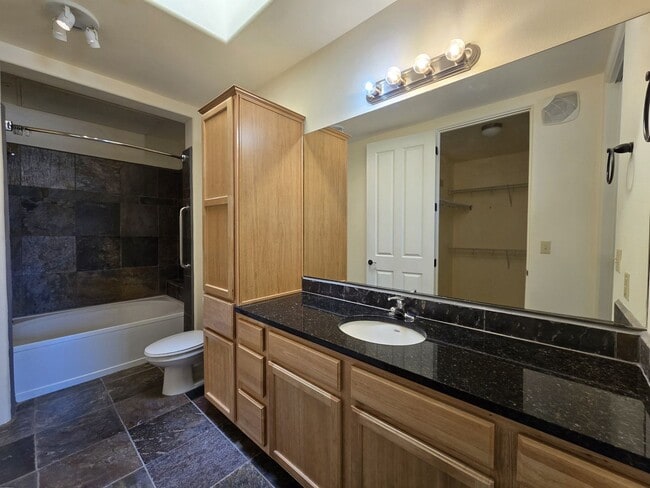 Building Photo - 1405 Vegas Verdes Dr