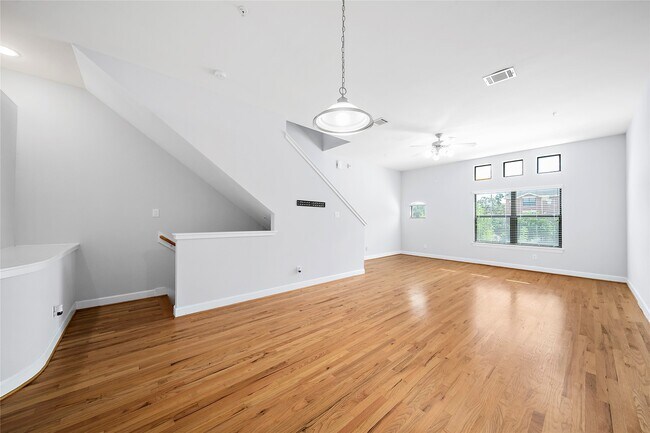 Building Photo - 2710 Hullsmith Dr