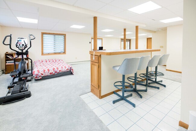 Building Photo - 18 Clifford Ave