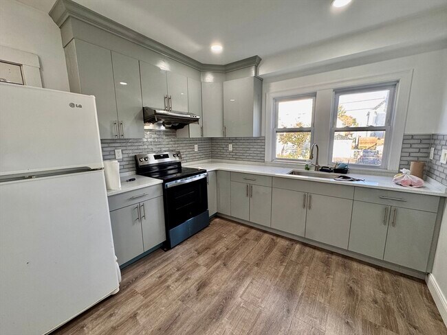 Building Photo - 77-79 N Central Ave