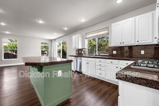Building Photo - 7117 Heatherwood Dr