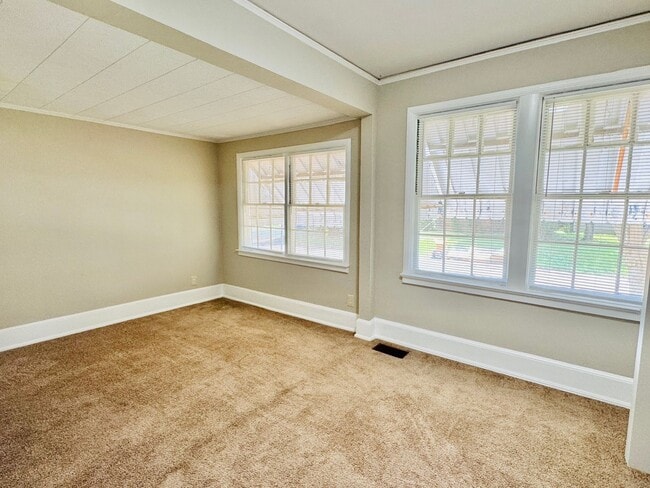 Building Photo - Charming 5-Bedroom Home with In-Law Suite ...