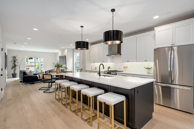 Building Photo - 1631 N Lawndale Ave