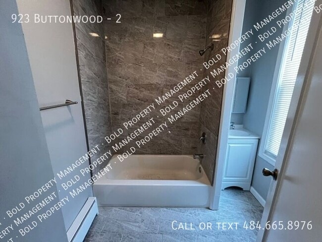 Building Photo - 923 Buttonwood-2