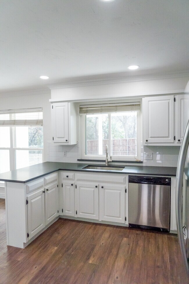 Building Photo - 2861 Panhandle Dr