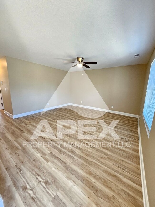 Building Photo - AVALON TOWNHOMES – LIKE NEW - 2 Bd/2.5 Ba Townhome off Topside Road with convenient access to Mar...