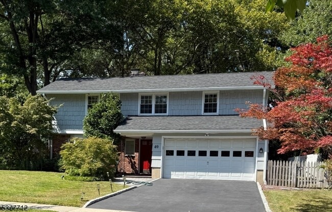 Primary Photo - 49 Canoe Brook Pkwy