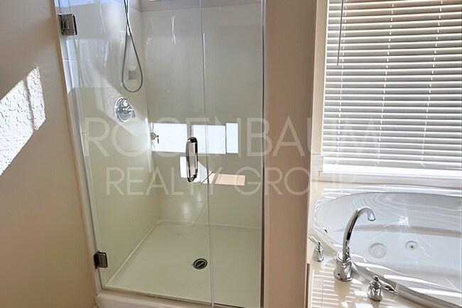 Building Photo - 8190 N Turning Leaf Dr