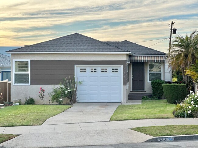 Building Photo - Super Cute 3bed 2 bath home with peek-a-boo ocean view South Redondo