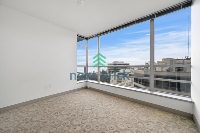 Building Photo - Stunning 2-Bed Corner Condo with Water and Mountain Views