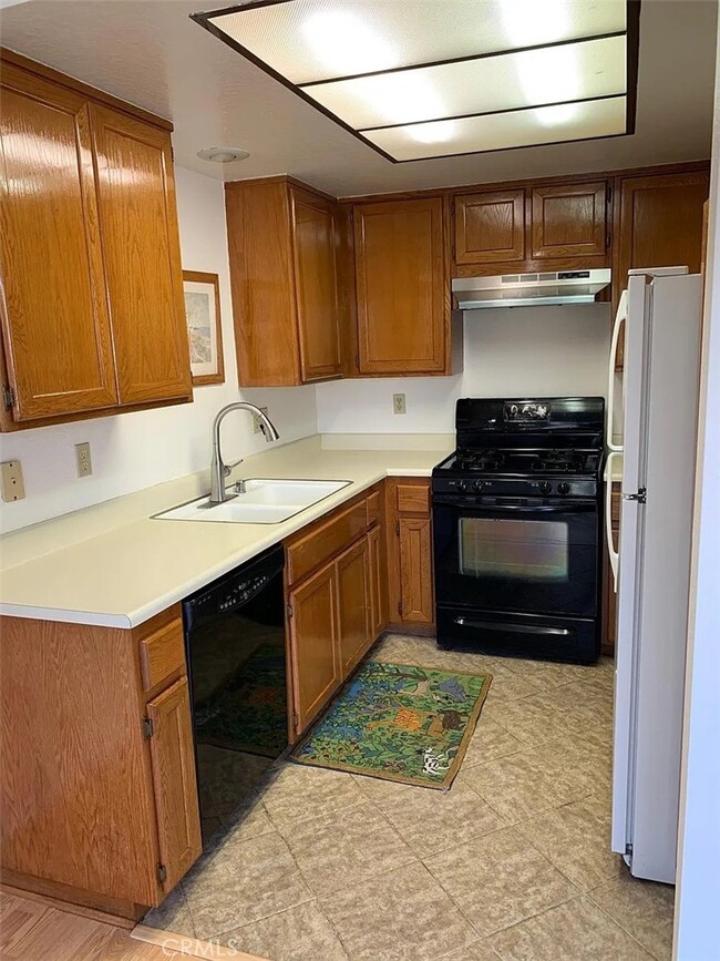Building Photo - 543 Springbrook N