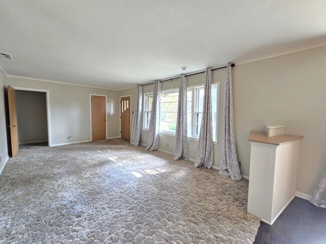 Building Photo - 516 Lehigh Pl