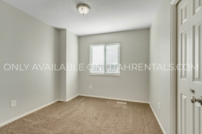 Building Photo - 1731 W Garden Dr