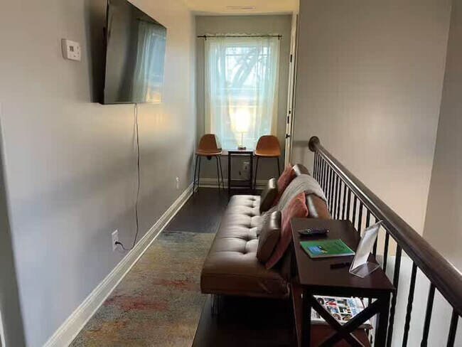 Building Photo - 206 E Street-ID1367376P