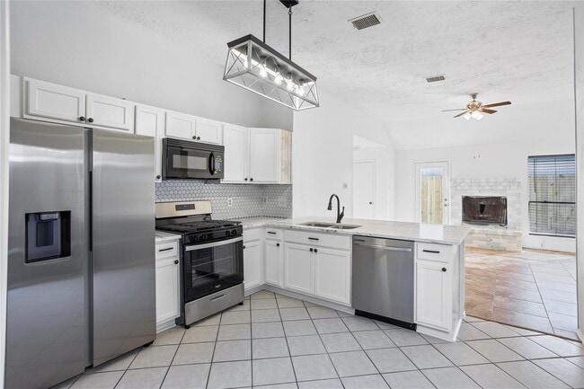 Building Photo - 1114 Lochmoor Ln