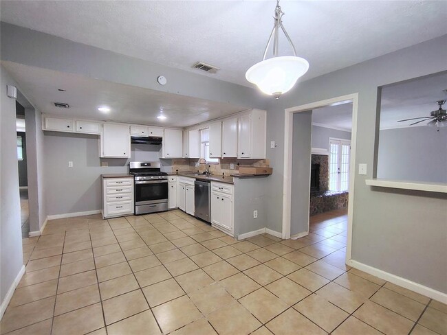 Building Photo - 11926 Rhinebeck Dr