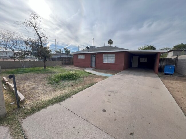 Building Photo - Charming Newly Renovated 1950s Home – Move...