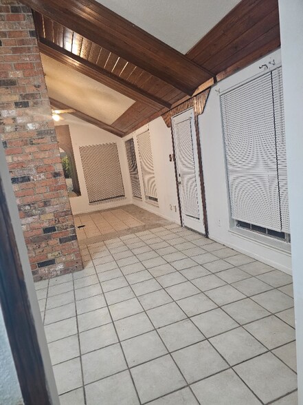 Building Photo - 4011 Alshire Dr