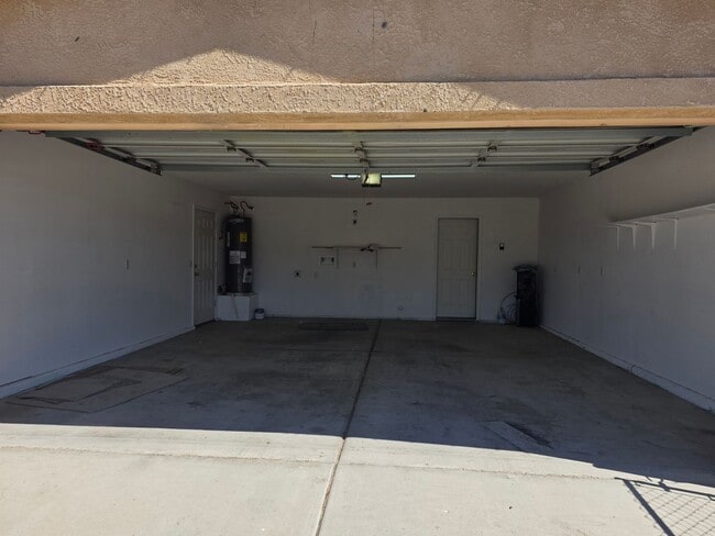 Building Photo - 3 Bed/2 bath home located in desirable Holiday Shores, Bullhead City AZ.
