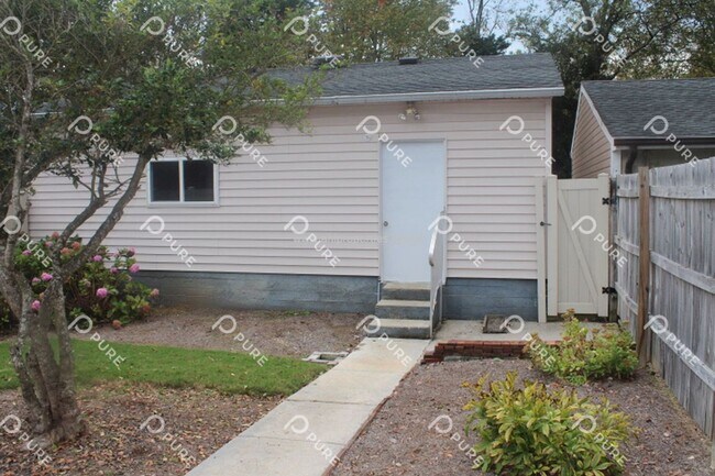 Building Photo - 2817 Wynterhall Rd SE