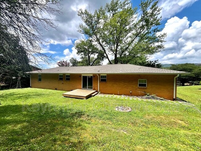 Building Photo - 5608 Elm St