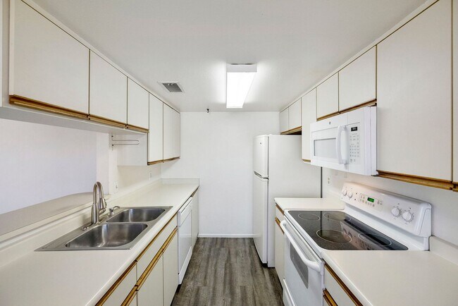 Building Photo - Moon Valley Townhouse at 7th and T-Bird!