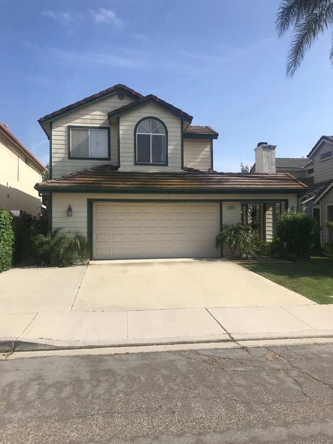 Primary Photo - 3 bed, 2 1/2 bath home in the foothills of...