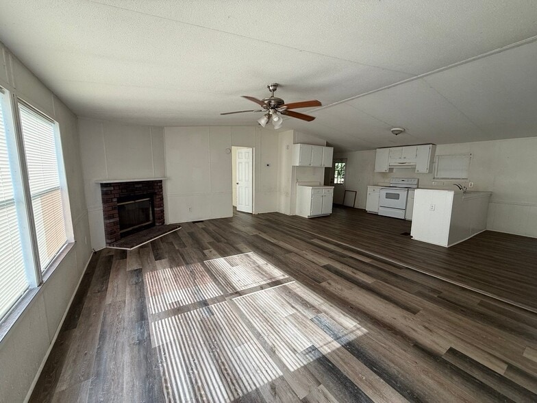 Building Photo - 2168 Lee Rd 430