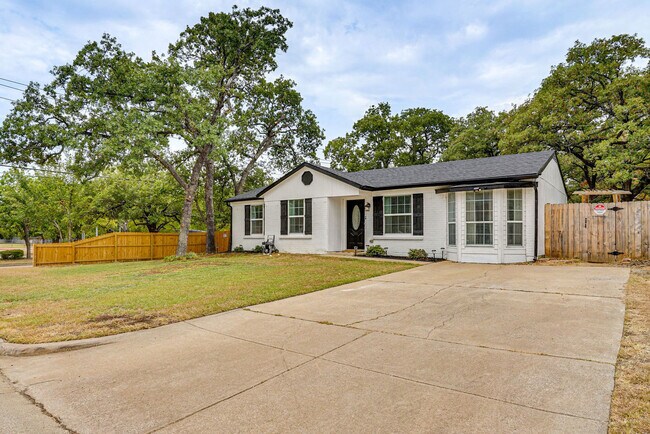 Building Photo - 4211 Coronet Ln