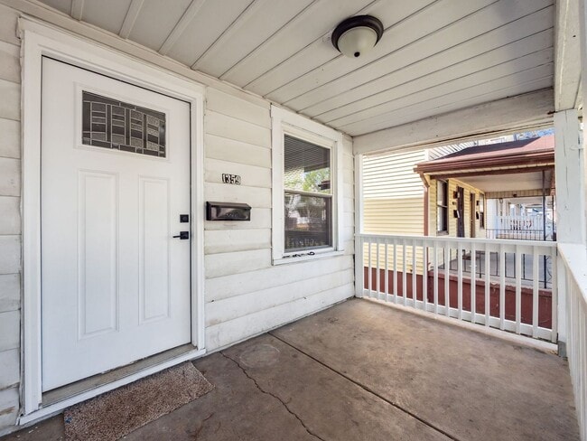 Building Photo - 1359 N 6th St