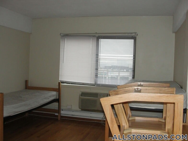 Building Photo - 1110 Commonwealth Ave