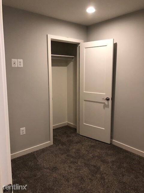 Building Photo - 3 br, 2.5 bath Townhome - 530 E 27th St