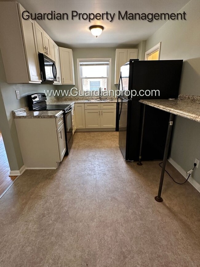 Building Photo - Crosstown Side By Side, Washer/Dryer In Unit, 1 Garage Space, Hardwood Floors, Dishwasher