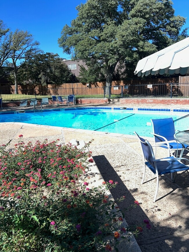 Building Photo - 3000 W Illinois Ave