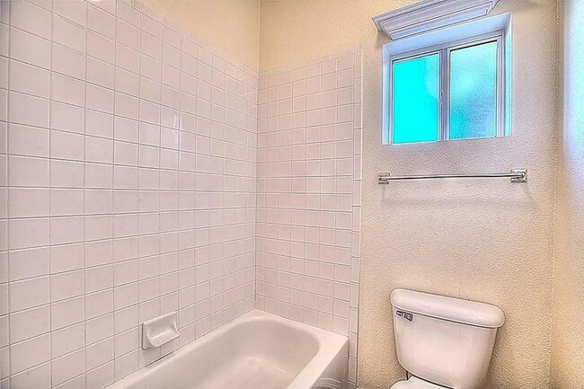 Building Photo - 3 bed 2 bath single level home