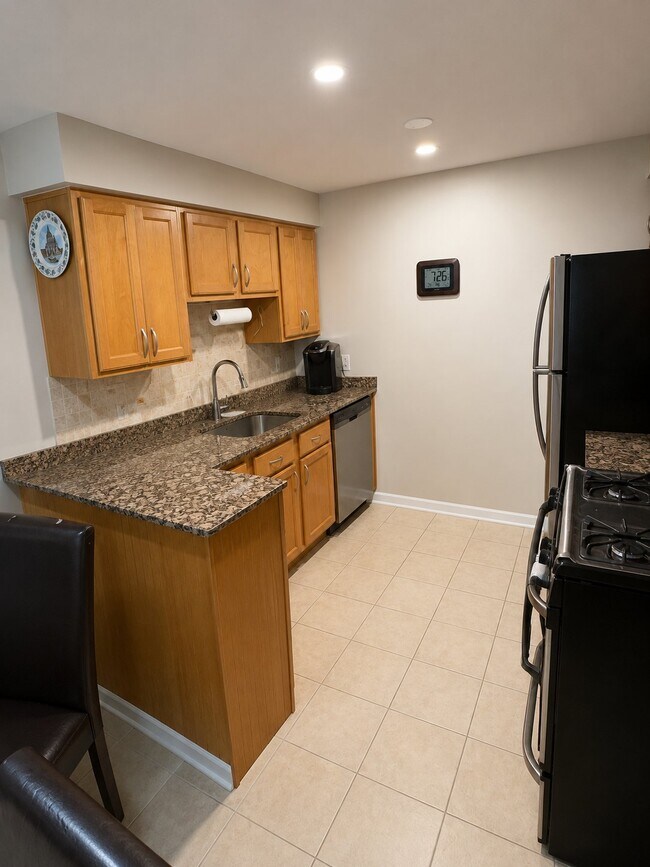 Building Photo - 8814 Briar Ct