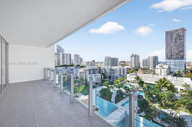 Building Photo - 700 NE 26th Terrace