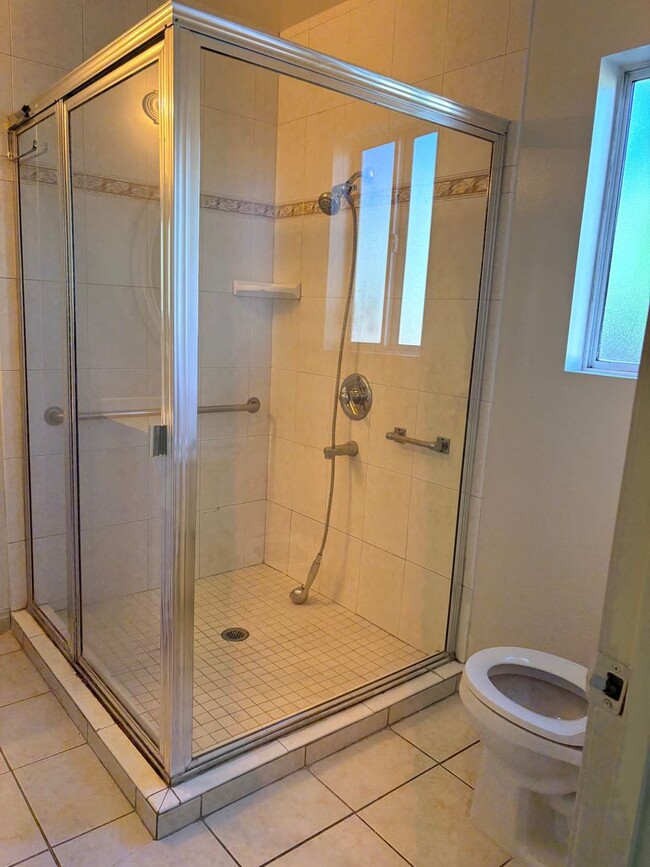 Building Photo - beautiful 4 bedroom 4 baths in West covina. Must see!