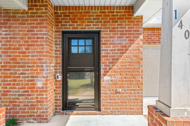 Building Photo - 140 Kinley Ave