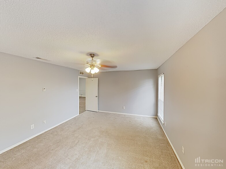 Building Photo - 2821 El Paso Way