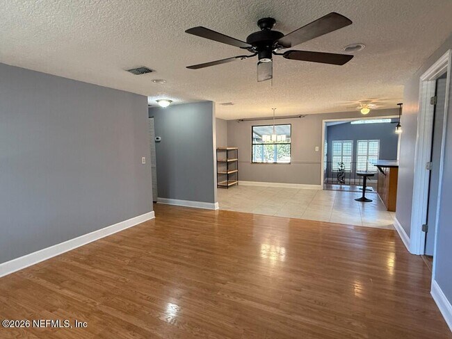 Building Photo - 360 Canis Dr W