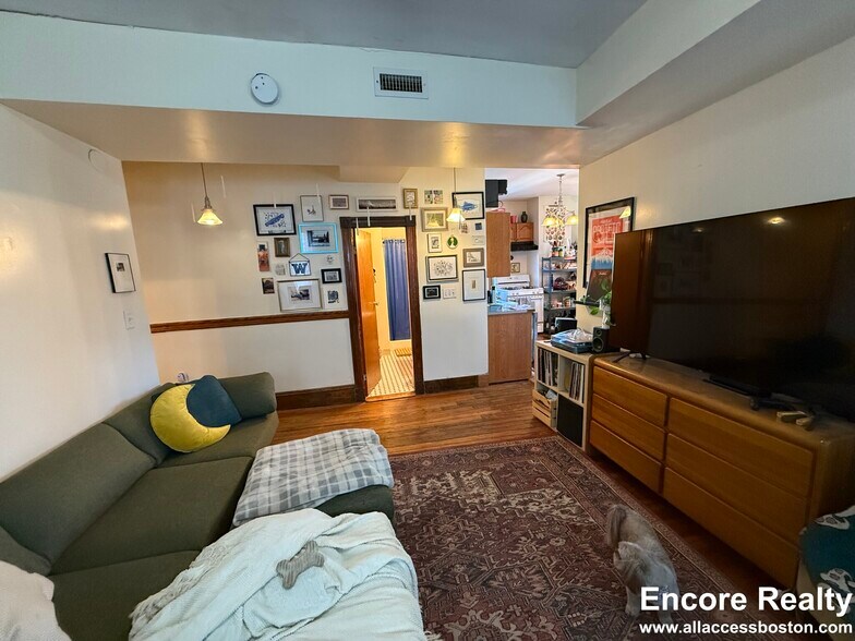 Building Photo - 331 Faneuil St