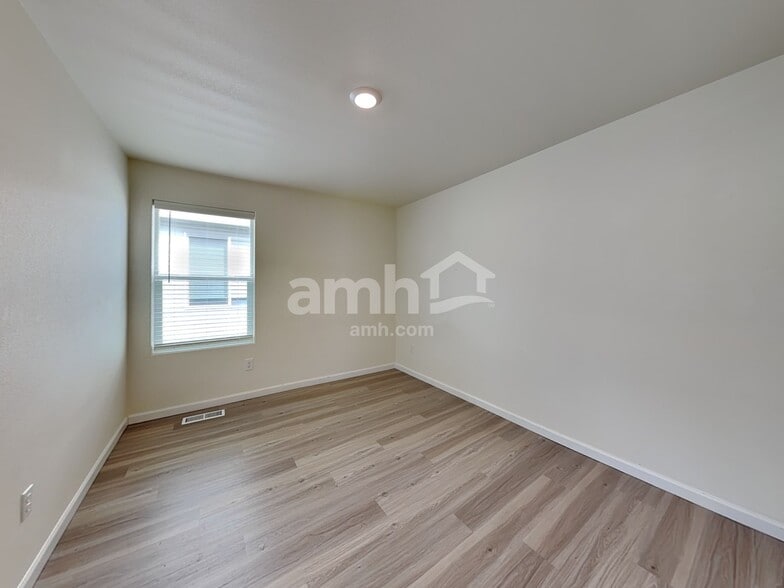 Building Photo - 1221 W 17th Ave