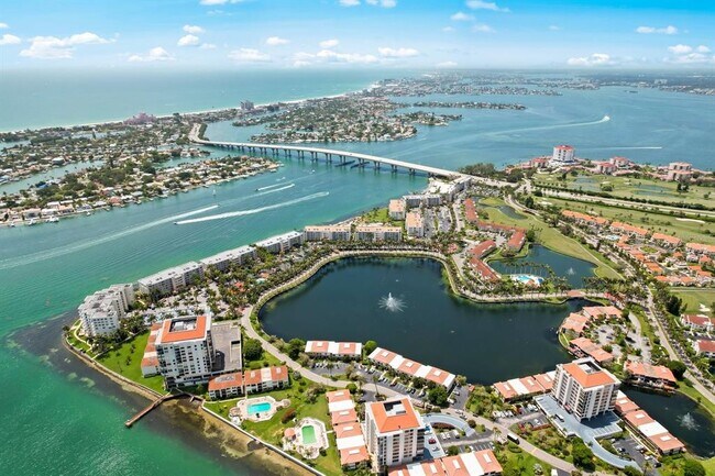 Building Photo - 6093 Bahia Del Mar Cir N