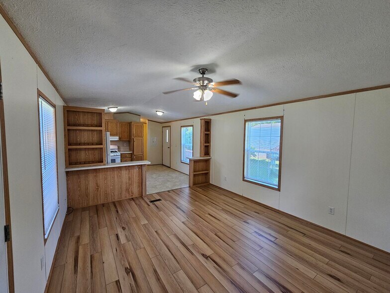 Building Photo - 27 Woodside Ln