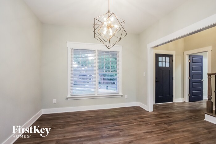 Building Photo - 300 S Crawford St