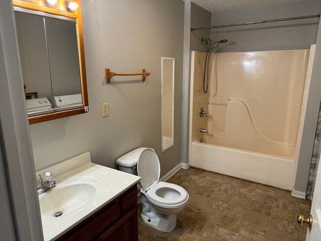 Building Photo - Riverview Apartments